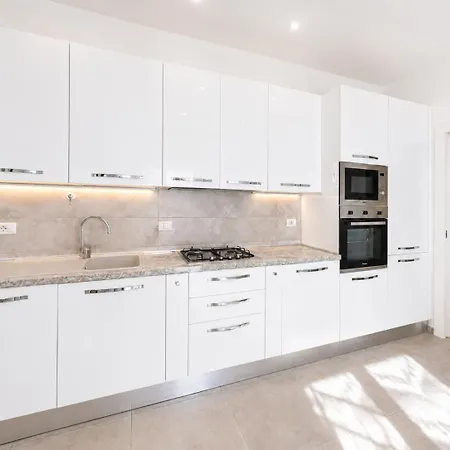 Hostdomus - Fior Di Mare - Alloggi Con Parcheggio Privato Marina dʼAndora