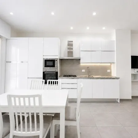Hostdomus - Fior Di Mare - Alloggi Con Parcheggio Privato Apartmán